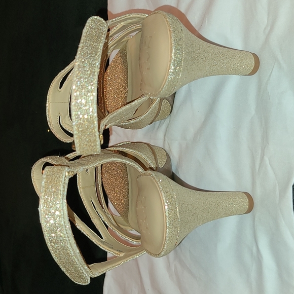 Naturalizer Baylor Glitter Gold Sandals - Picture 3 of 6